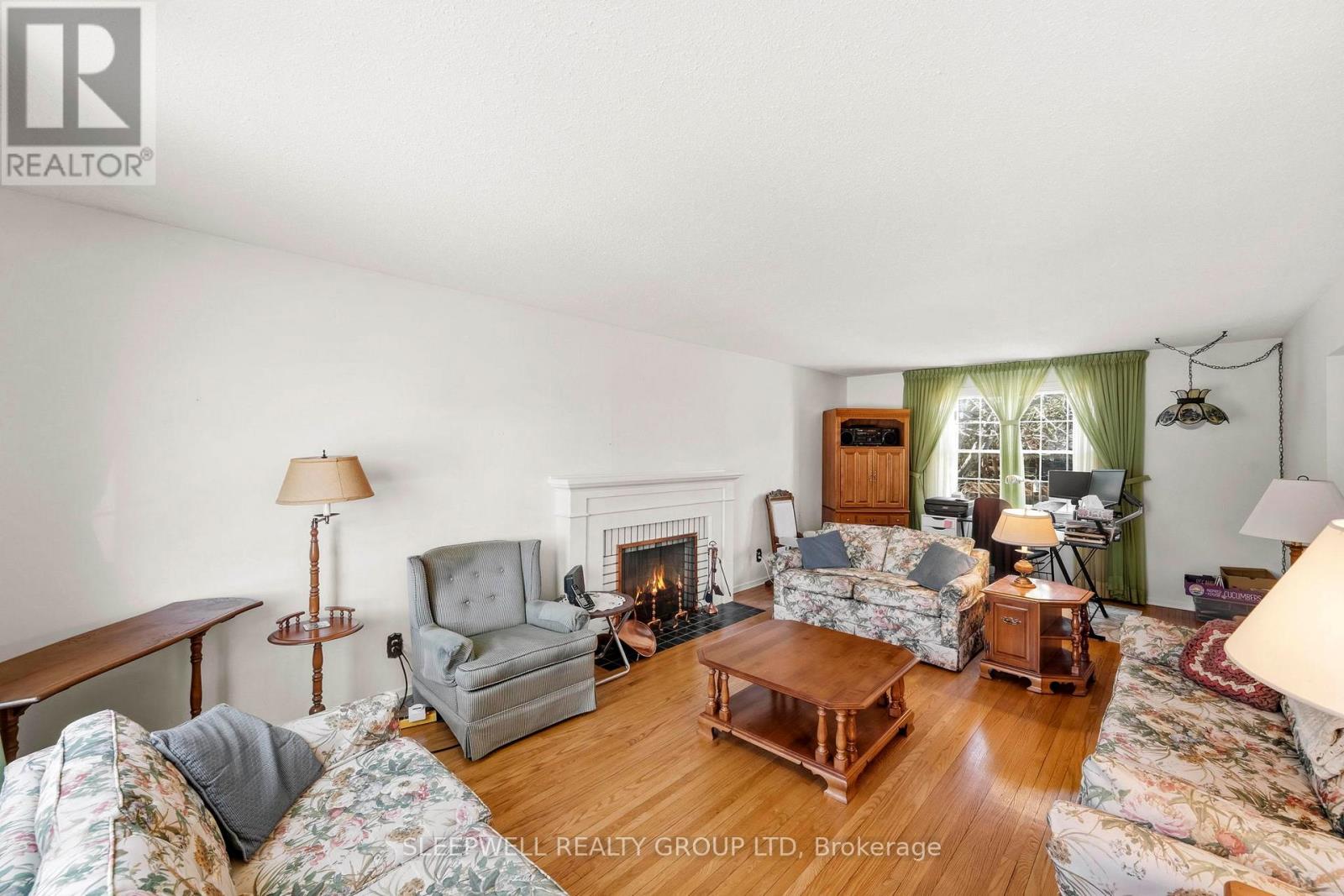 91 COUNTRY LANE W - 5