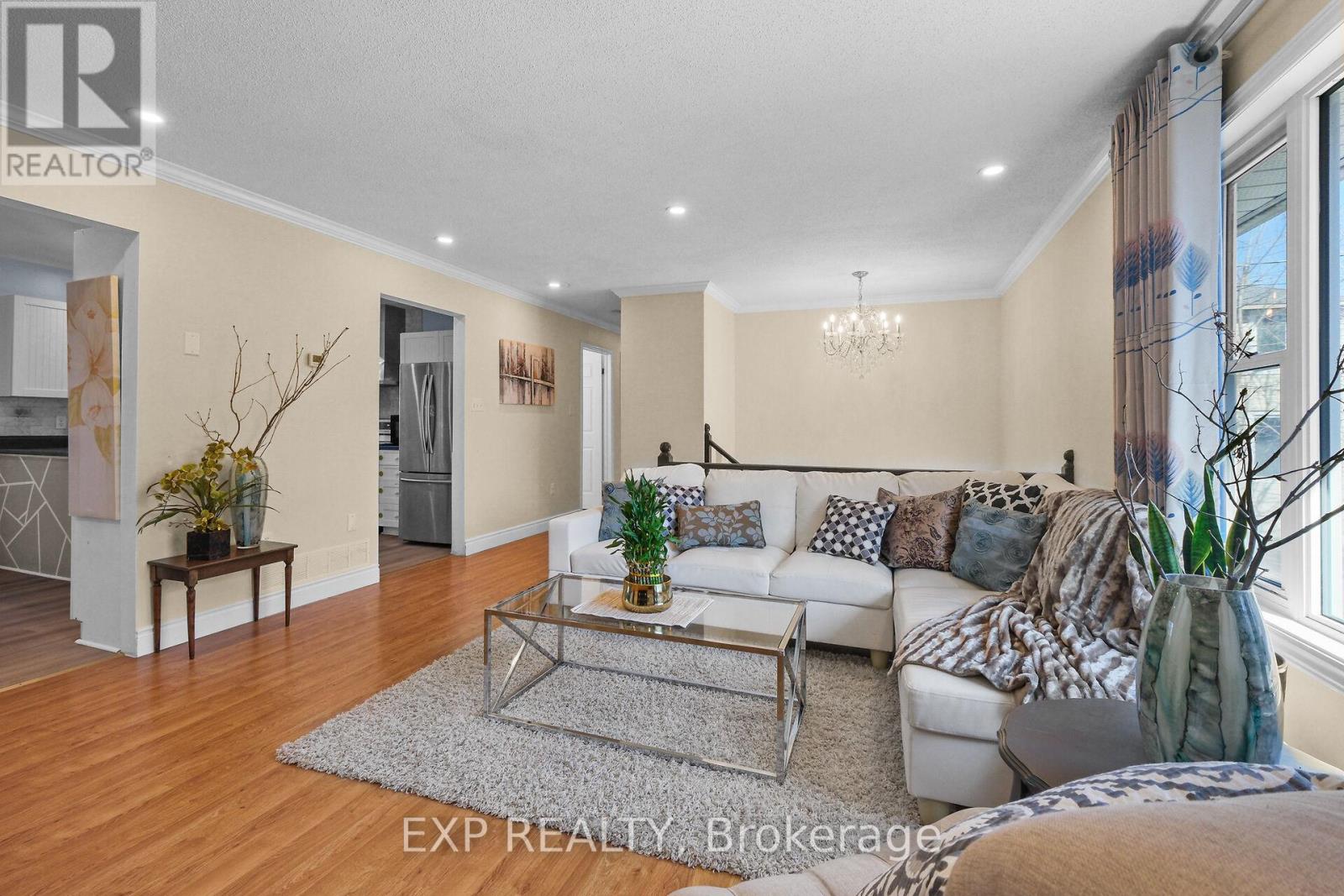 84 MARTIN STREET N - 10