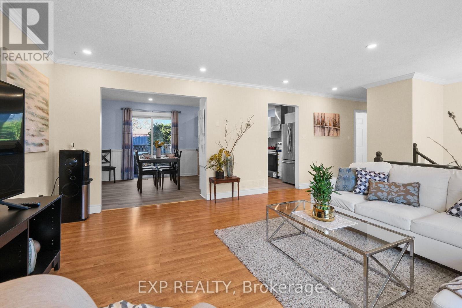 84 MARTIN STREET N - 11