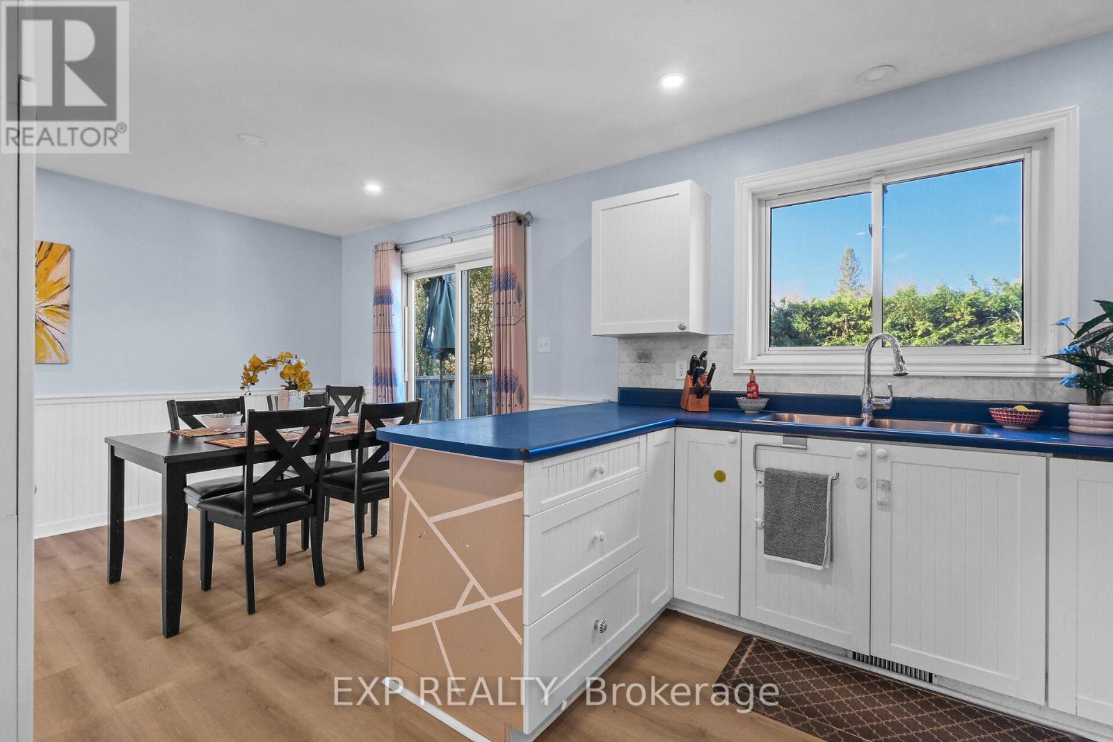84 MARTIN STREET N - 15