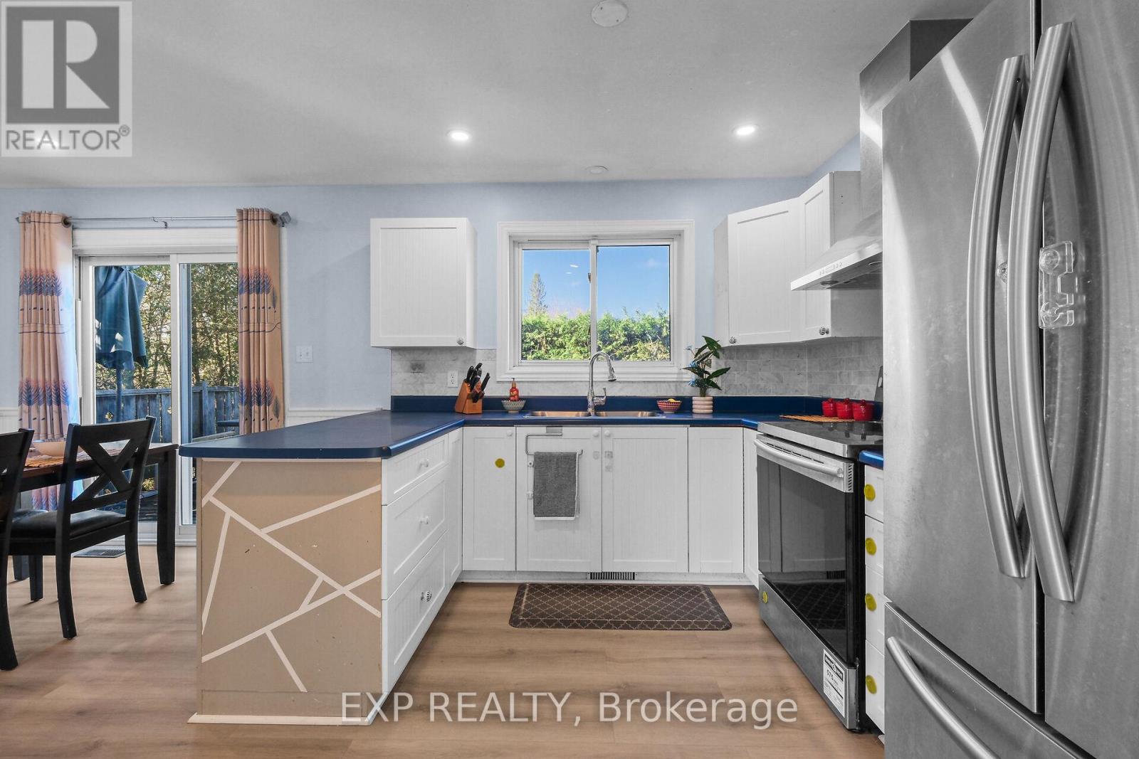 84 MARTIN STREET N - 16