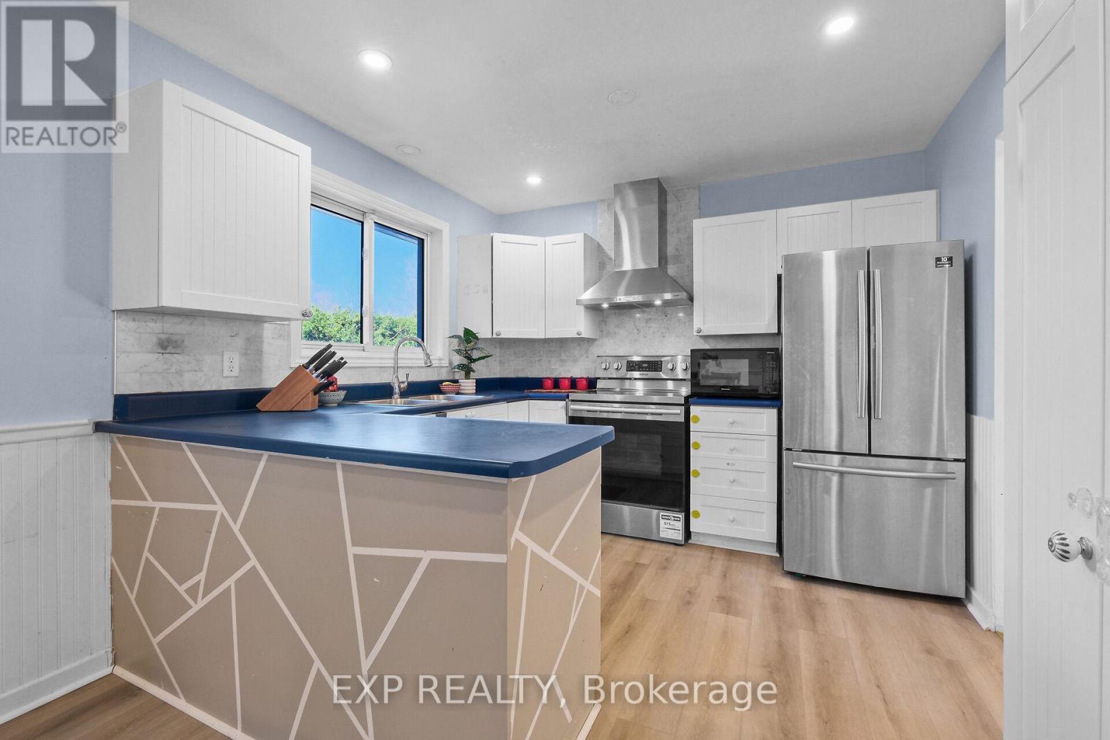 84 MARTIN STREET N - 17