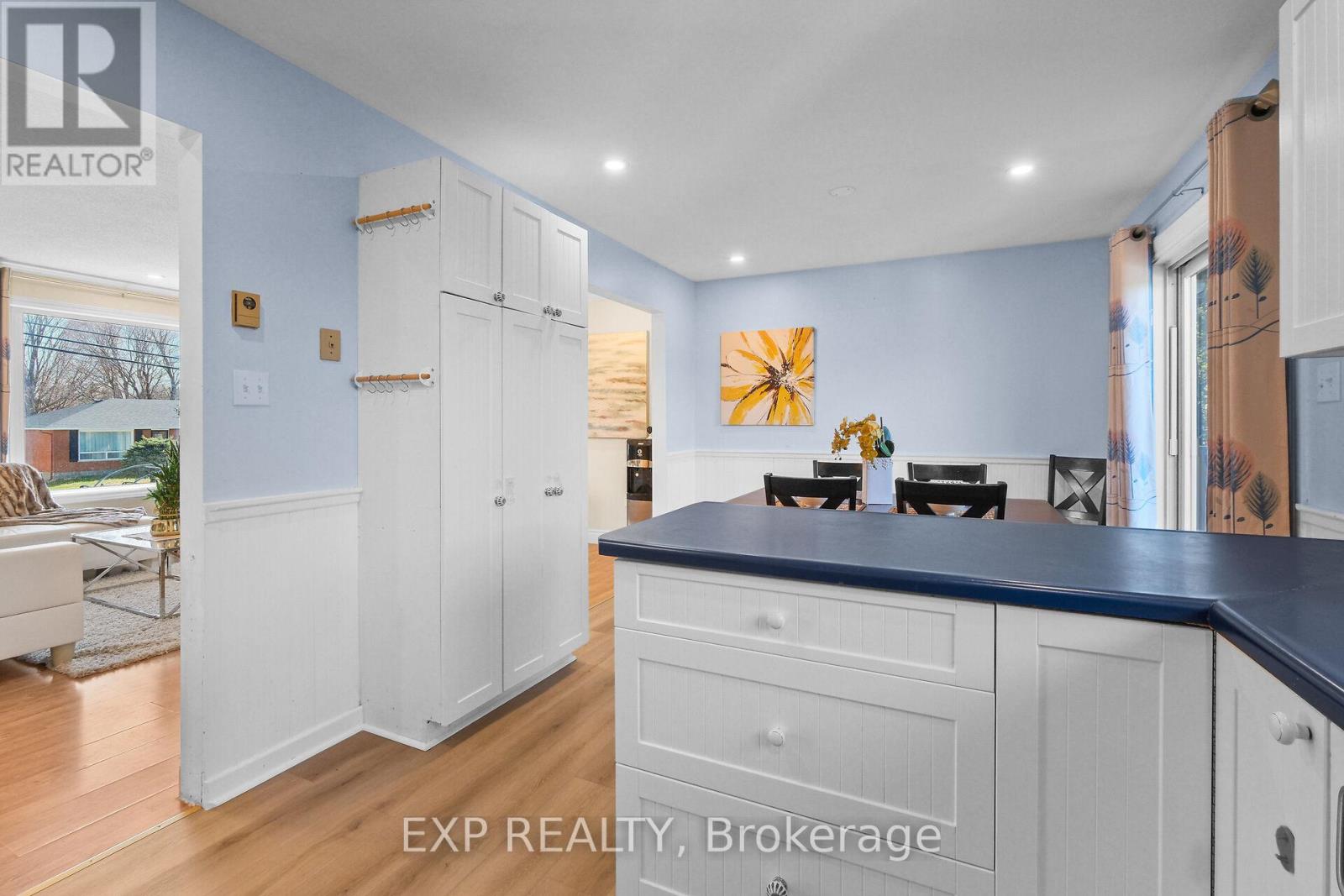 84 MARTIN STREET N - 18