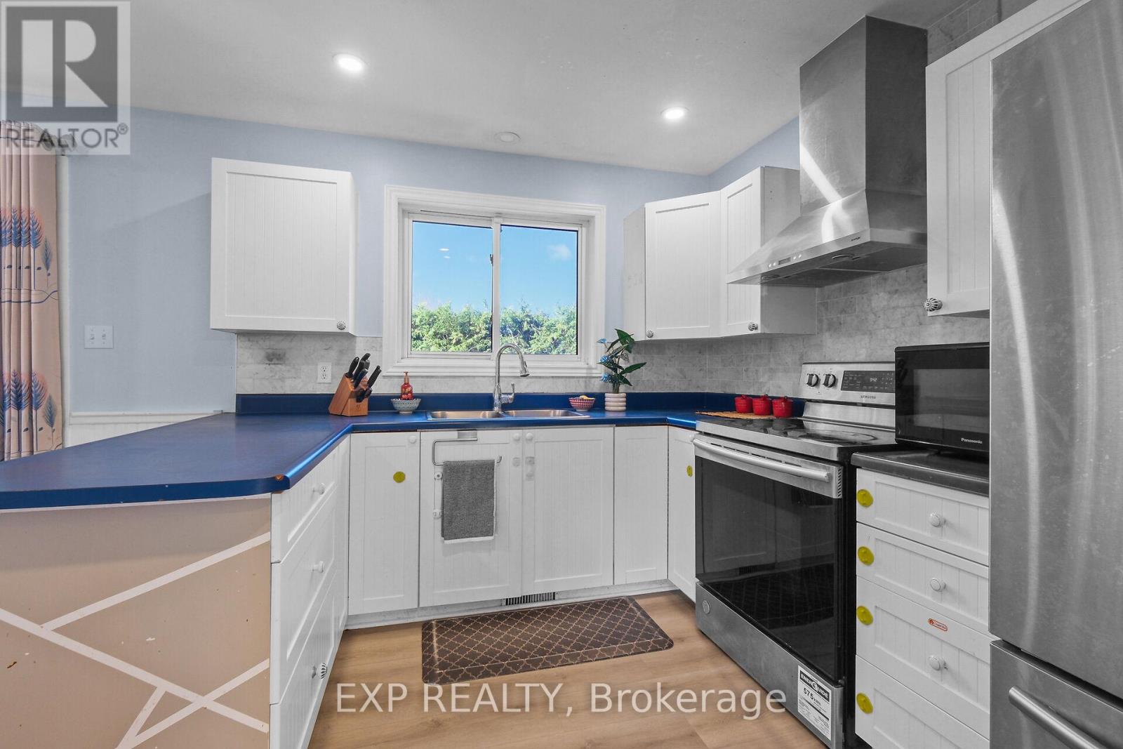 84 MARTIN STREET N - 19