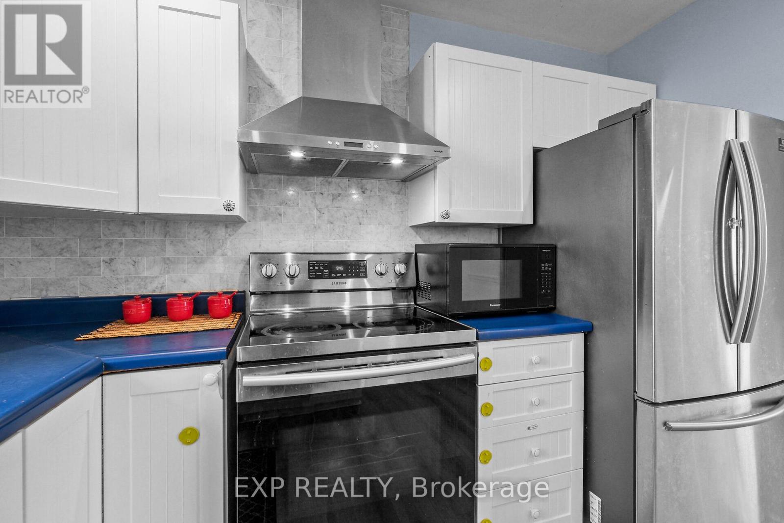 84 MARTIN STREET N - 21