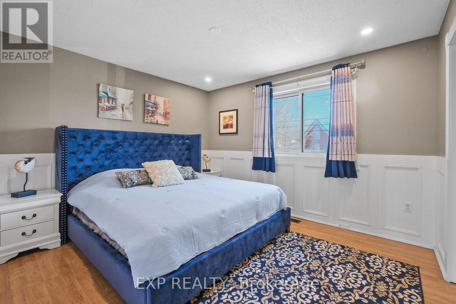 84 MARTIN STREET N - 22
