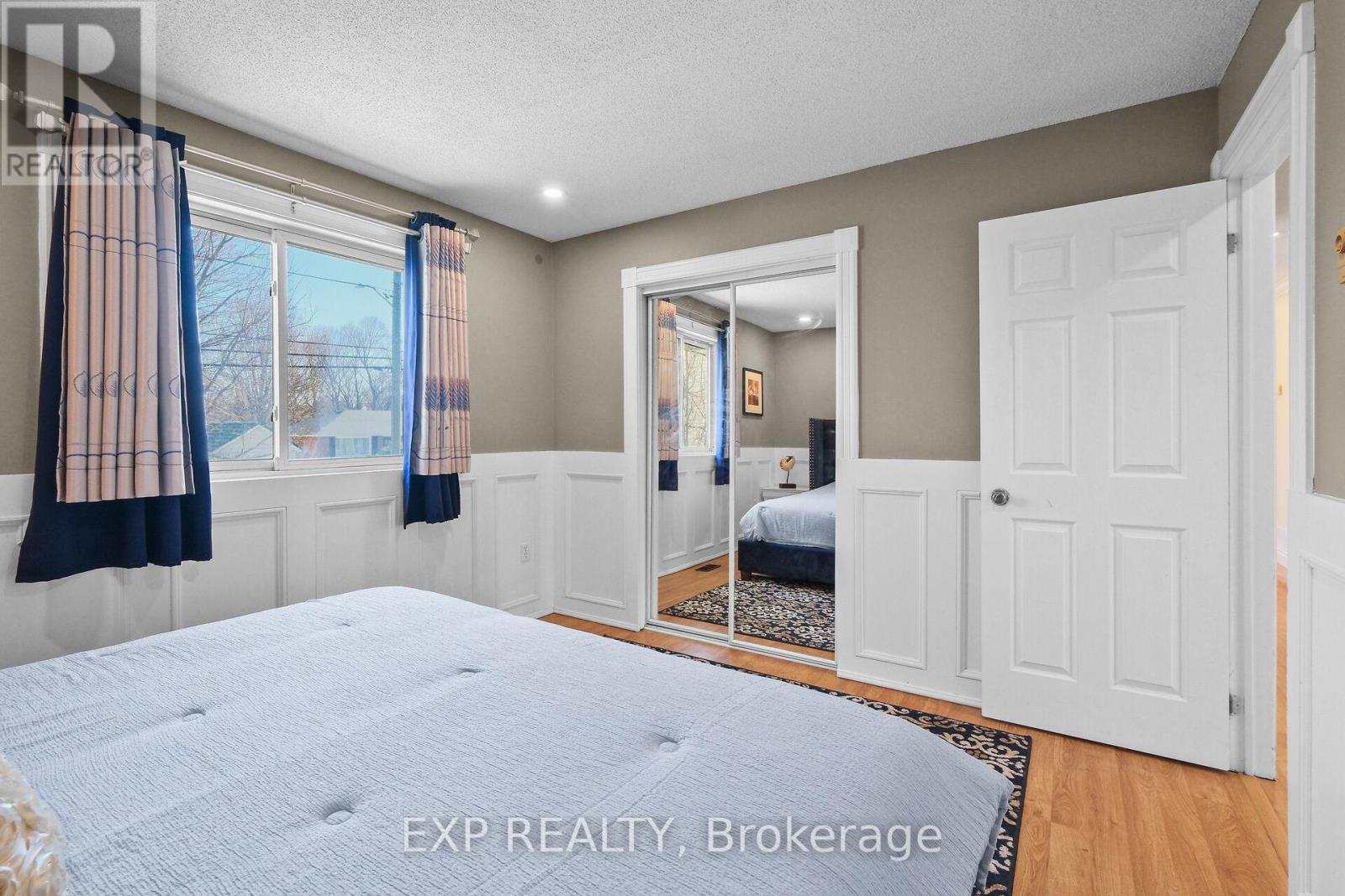 84 MARTIN STREET N - 23