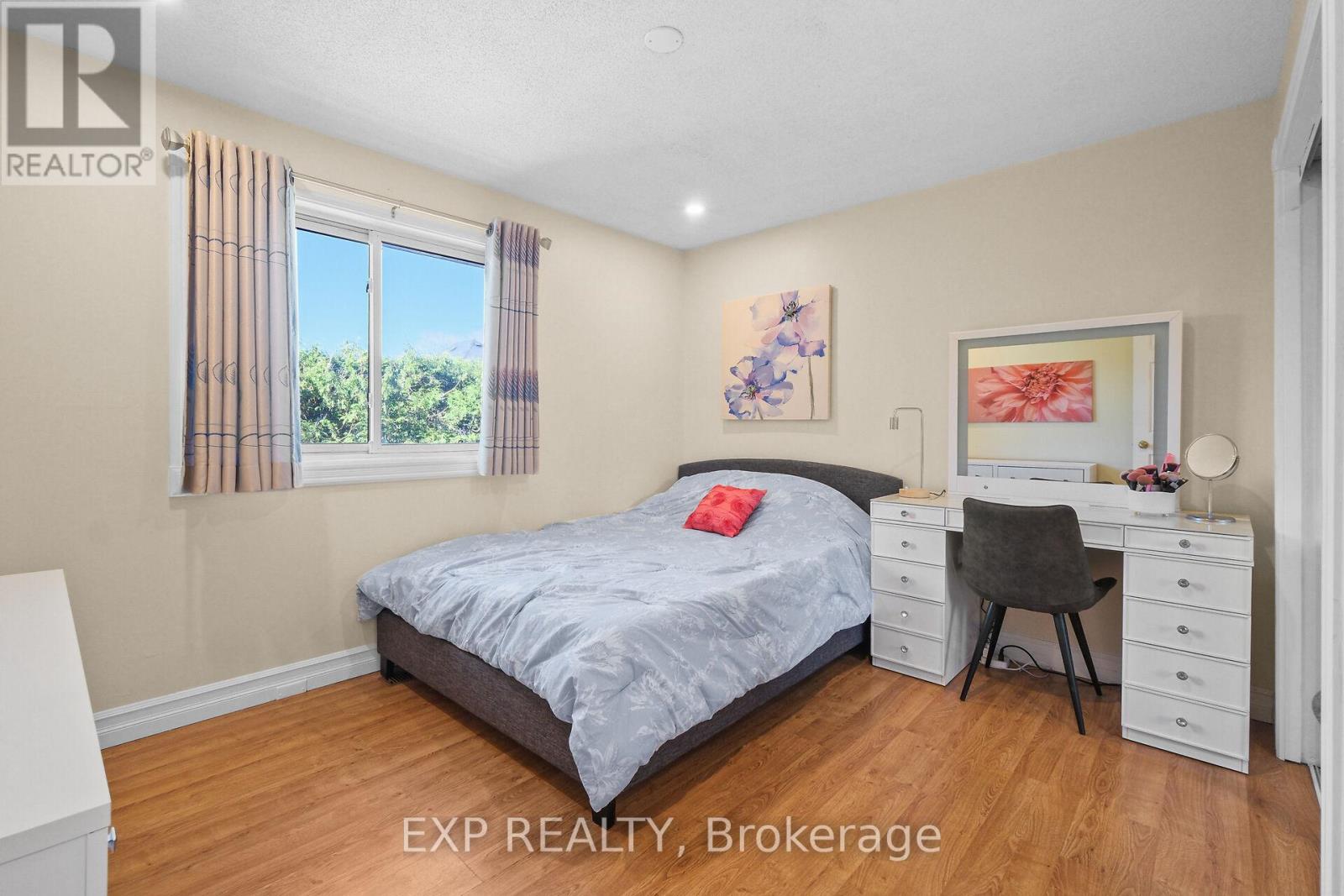 84 MARTIN STREET N - 24