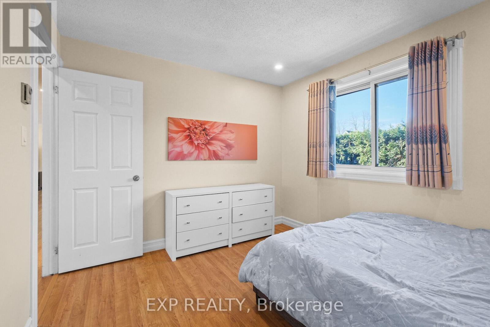 84 MARTIN STREET N - 25