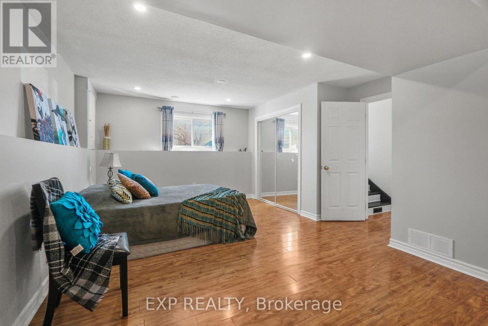 84 MARTIN STREET N - 29