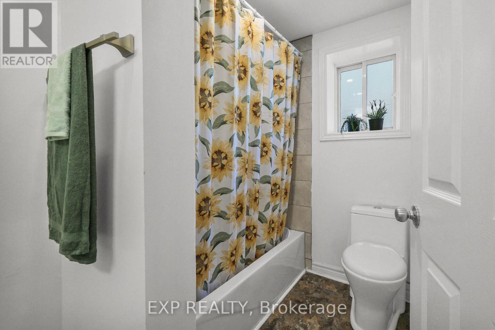 84 MARTIN STREET N - 33