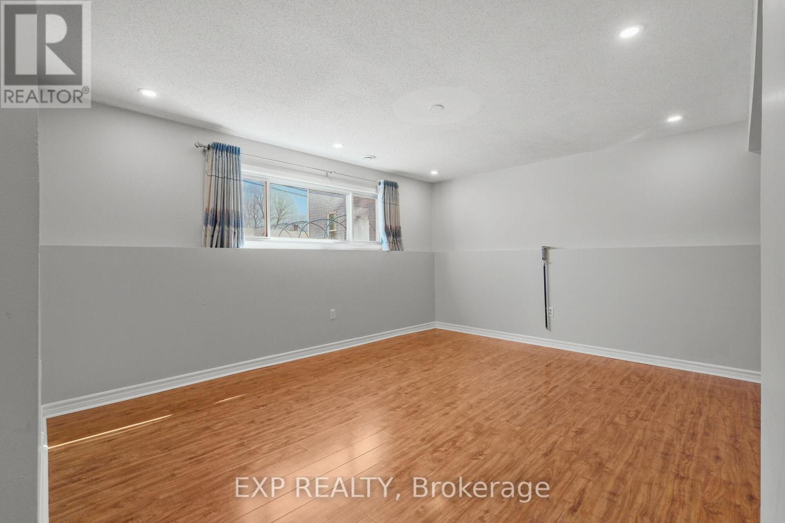 84 MARTIN STREET N - 37