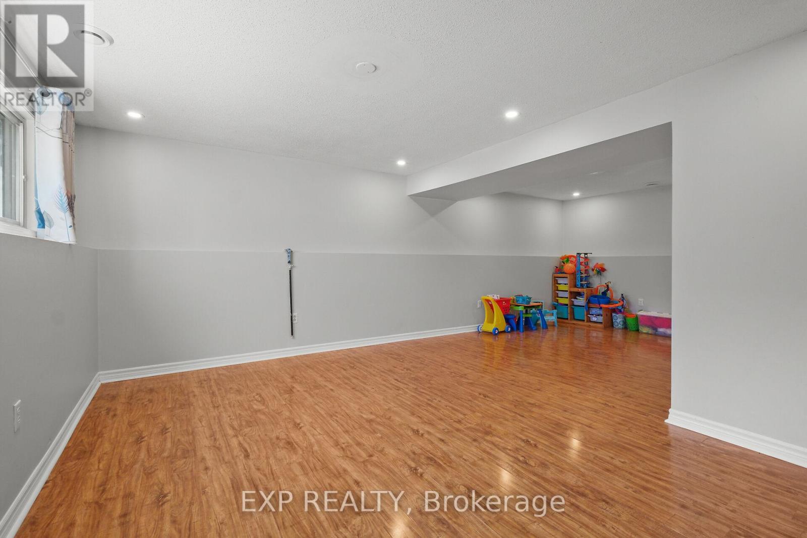 84 MARTIN STREET N - 38
