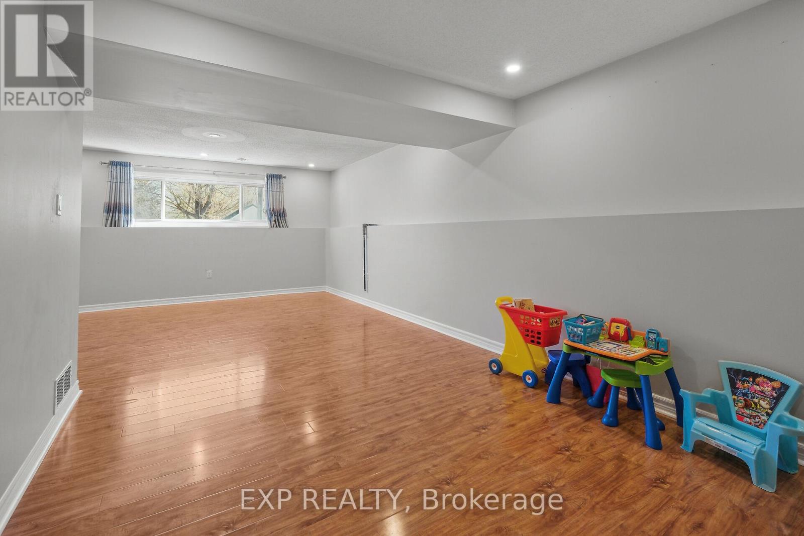 84 MARTIN STREET N - 39