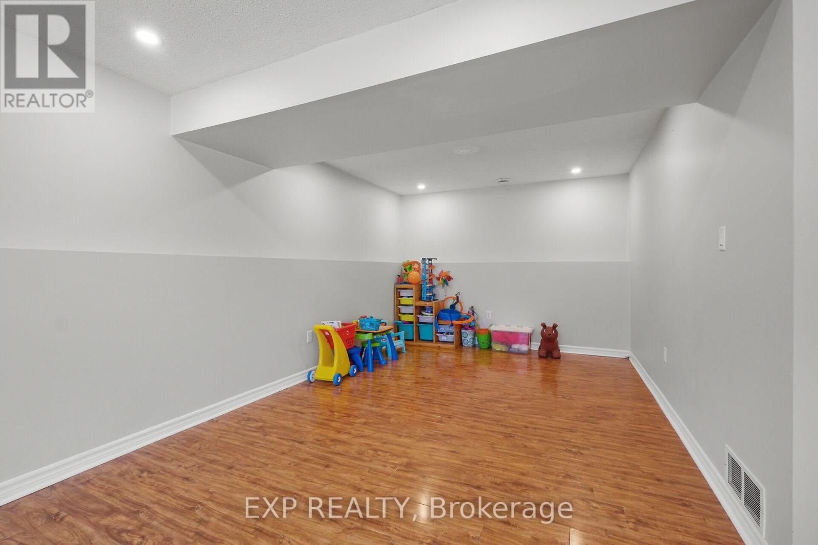 84 MARTIN STREET N - 40