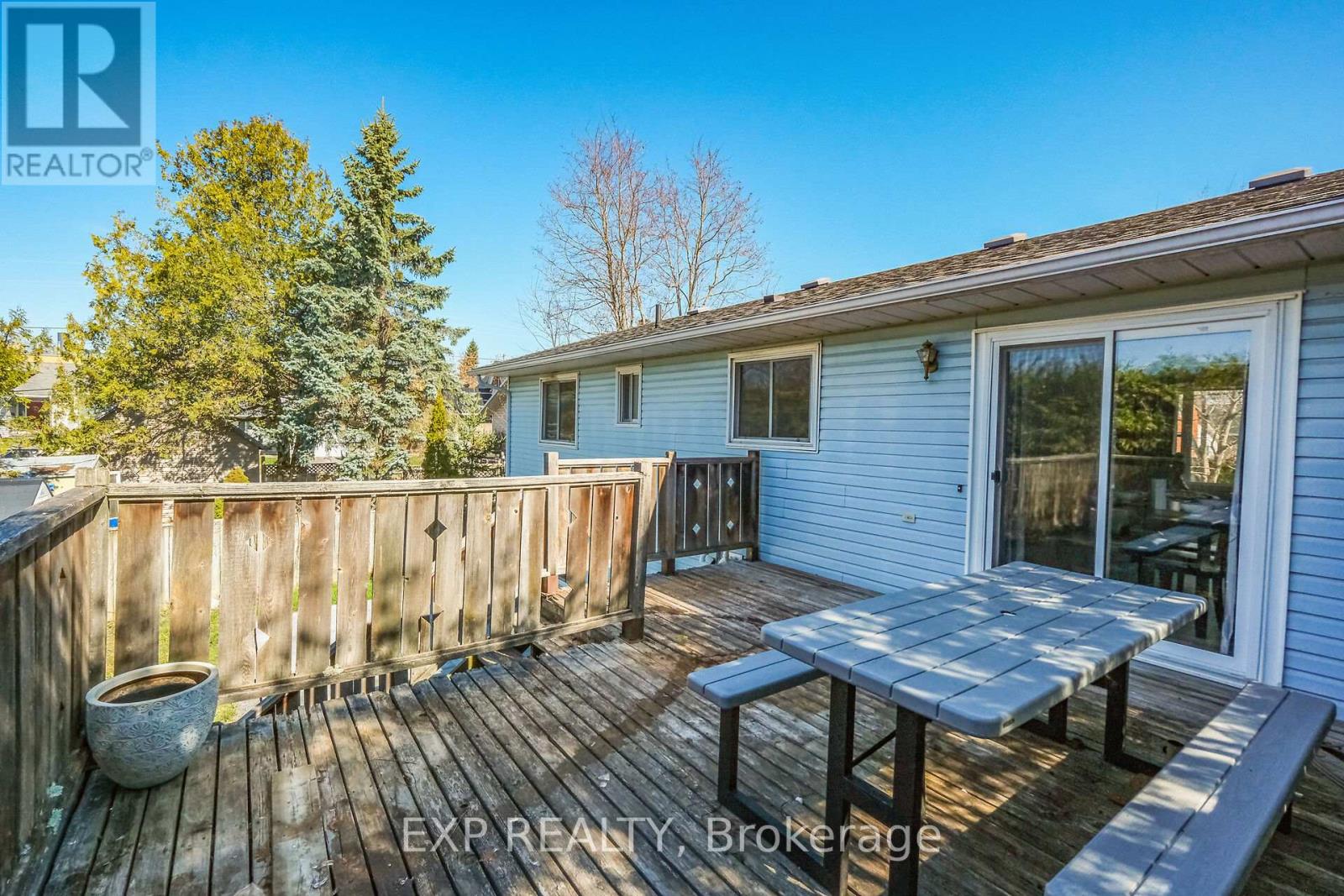 84 MARTIN STREET N - 42