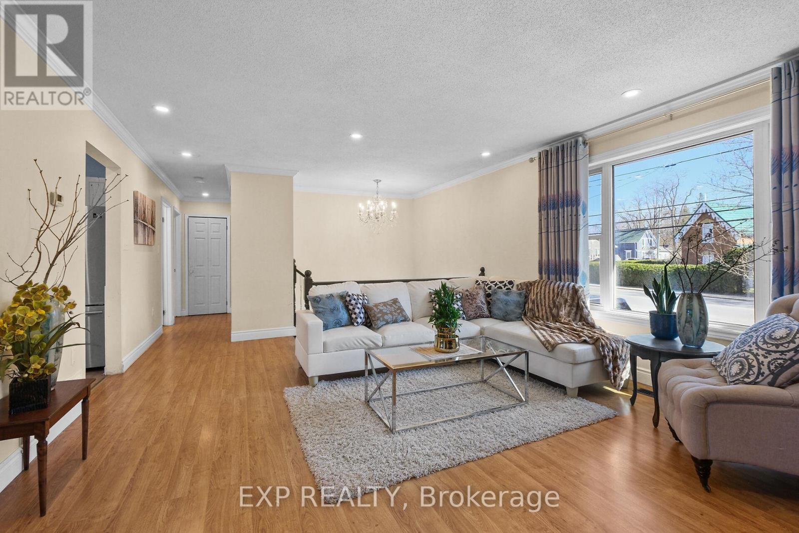 84 MARTIN STREET N - 7