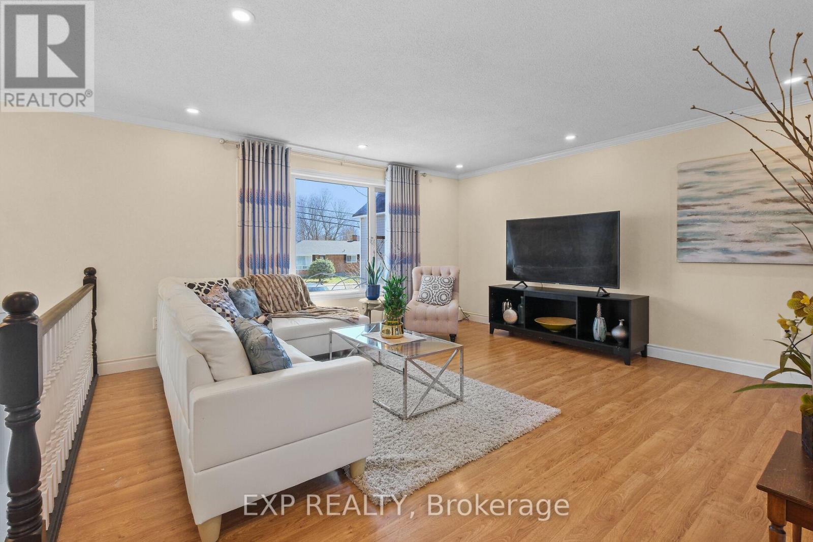 84 MARTIN STREET N - 8