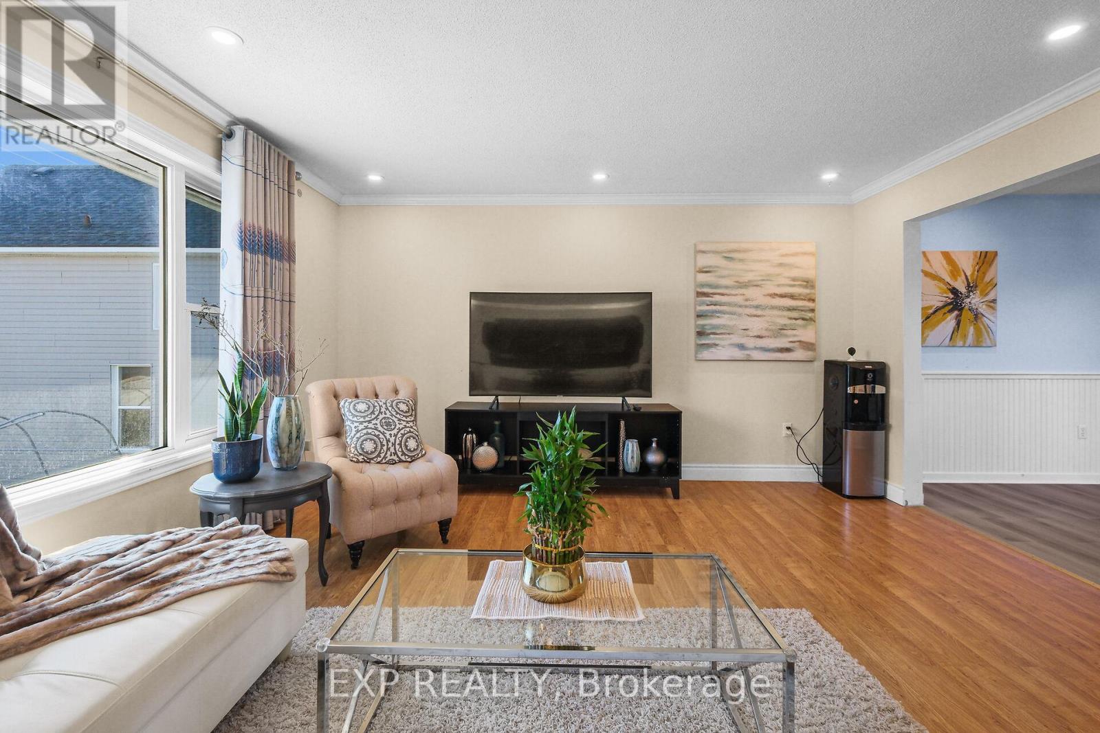 84 MARTIN STREET N - 9