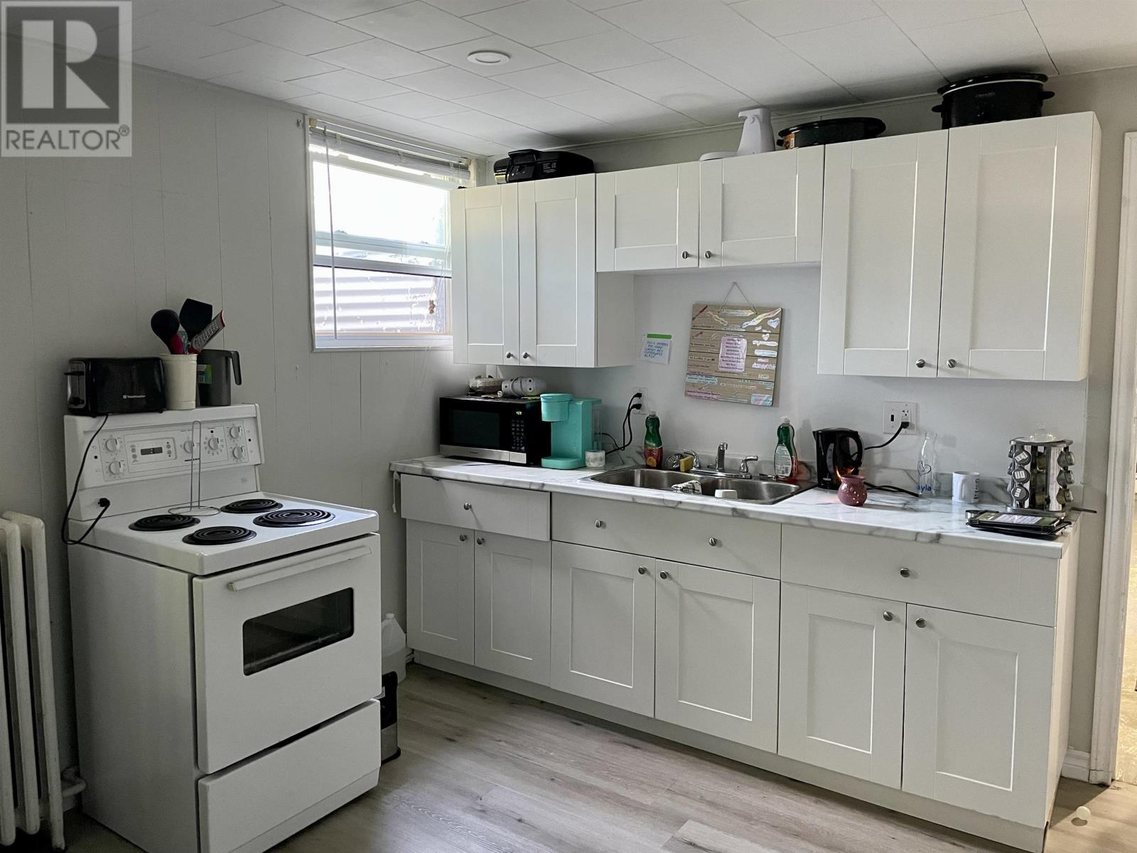 469 QUEEN Street - 10