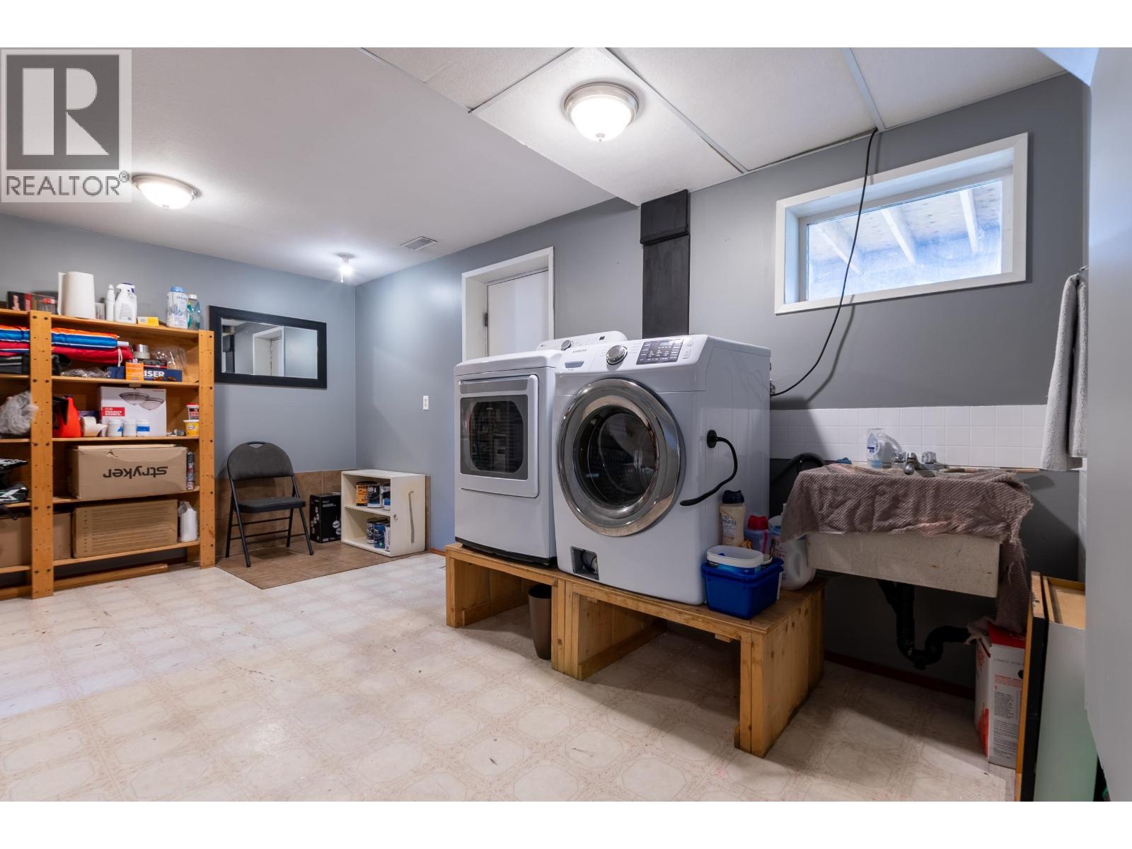 407 NEFF CRESCENT - 24