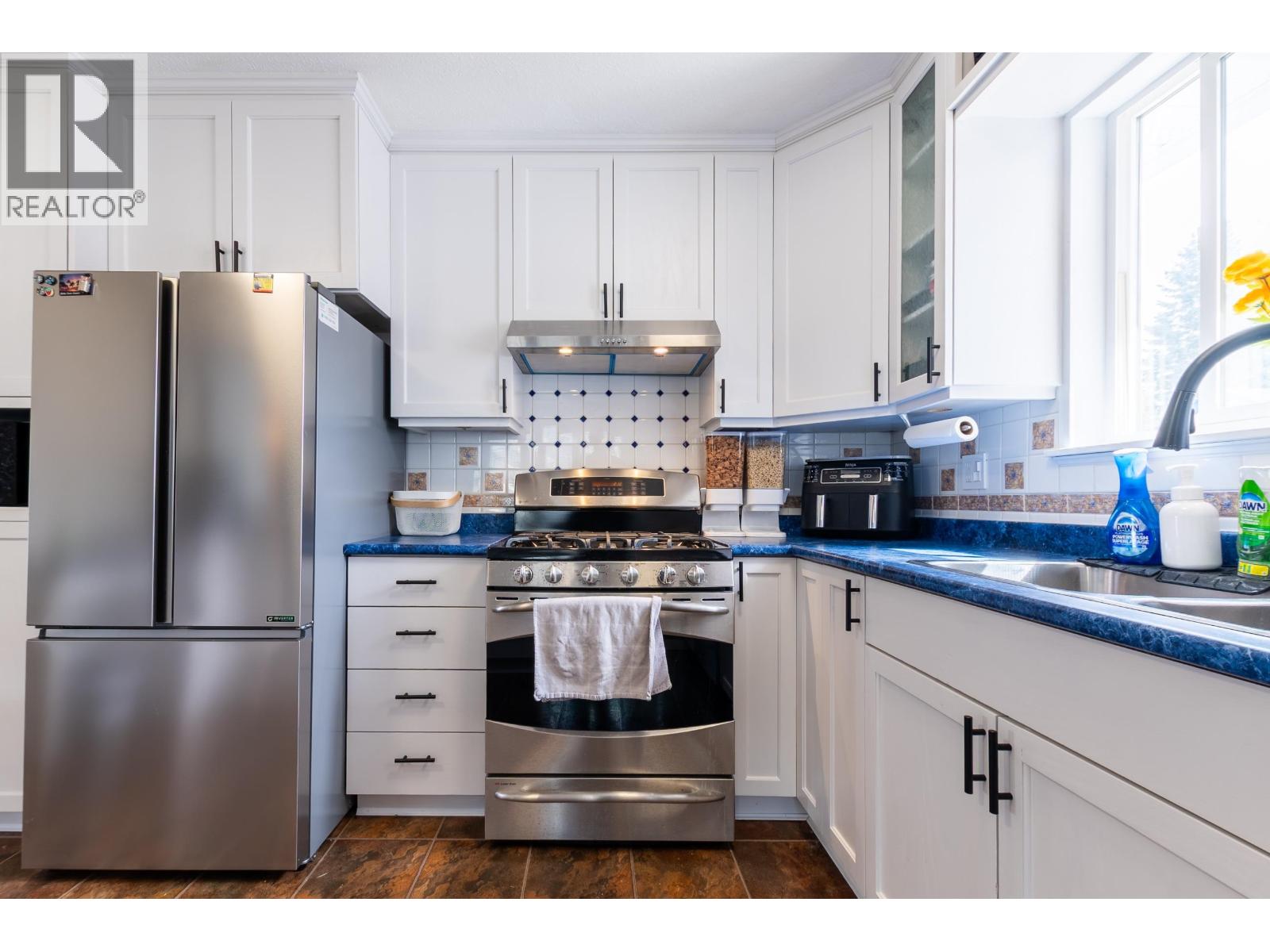 407 NEFF CRESCENT - 4