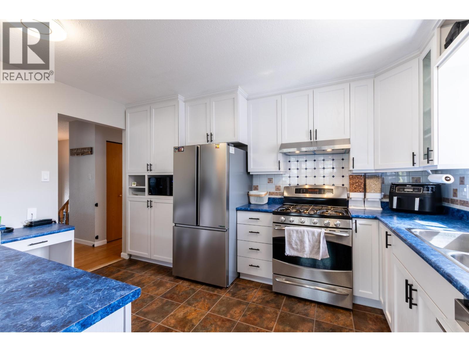 407 NEFF CRESCENT - 5