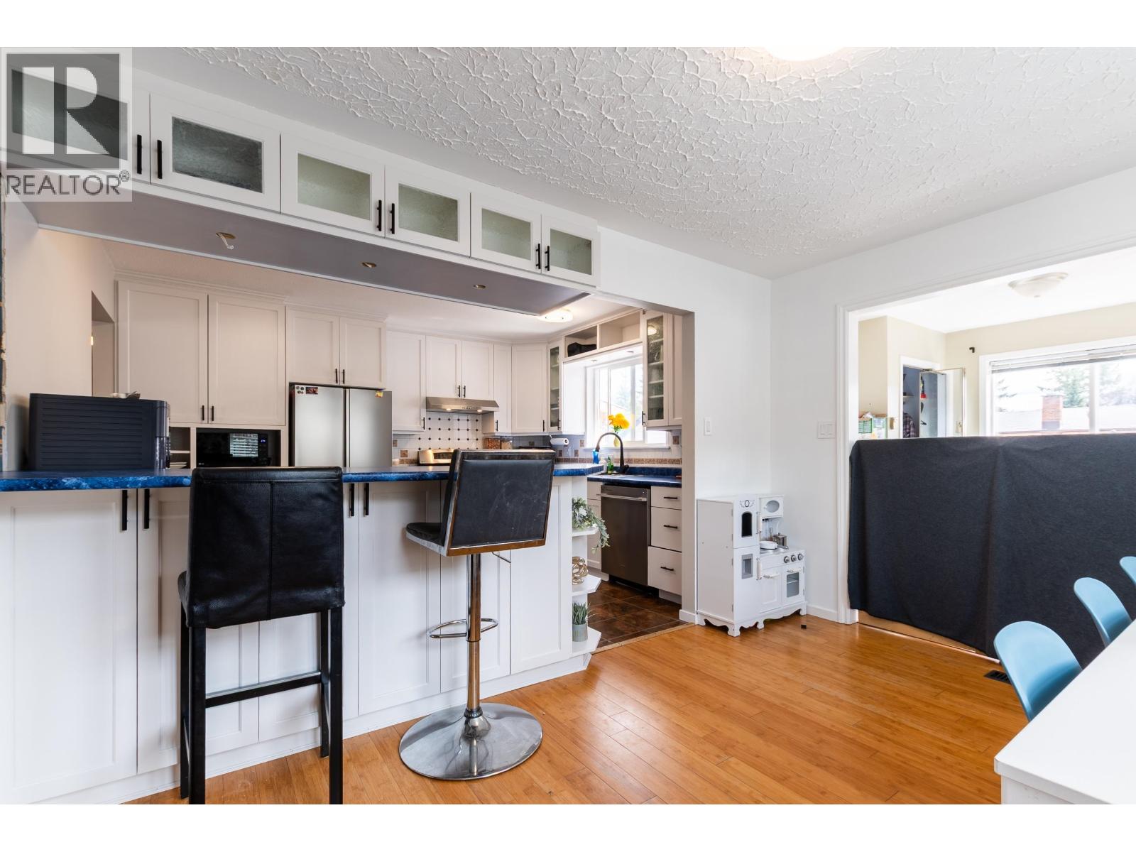 Photo 9 of 40 — 407 NEFF CRESCENT · Prince George, BC