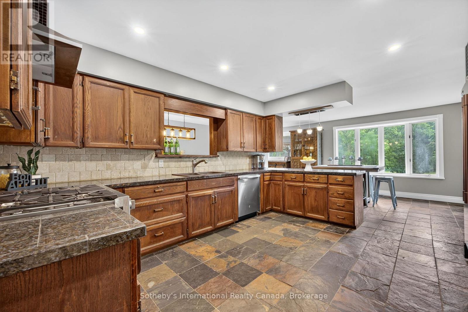 79 CAROLINE STREET W - 8
