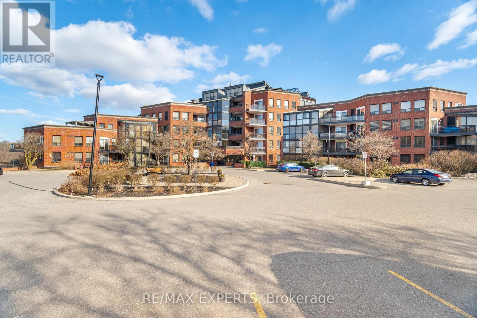 Photo of 305 - 100 ARBORS LANE