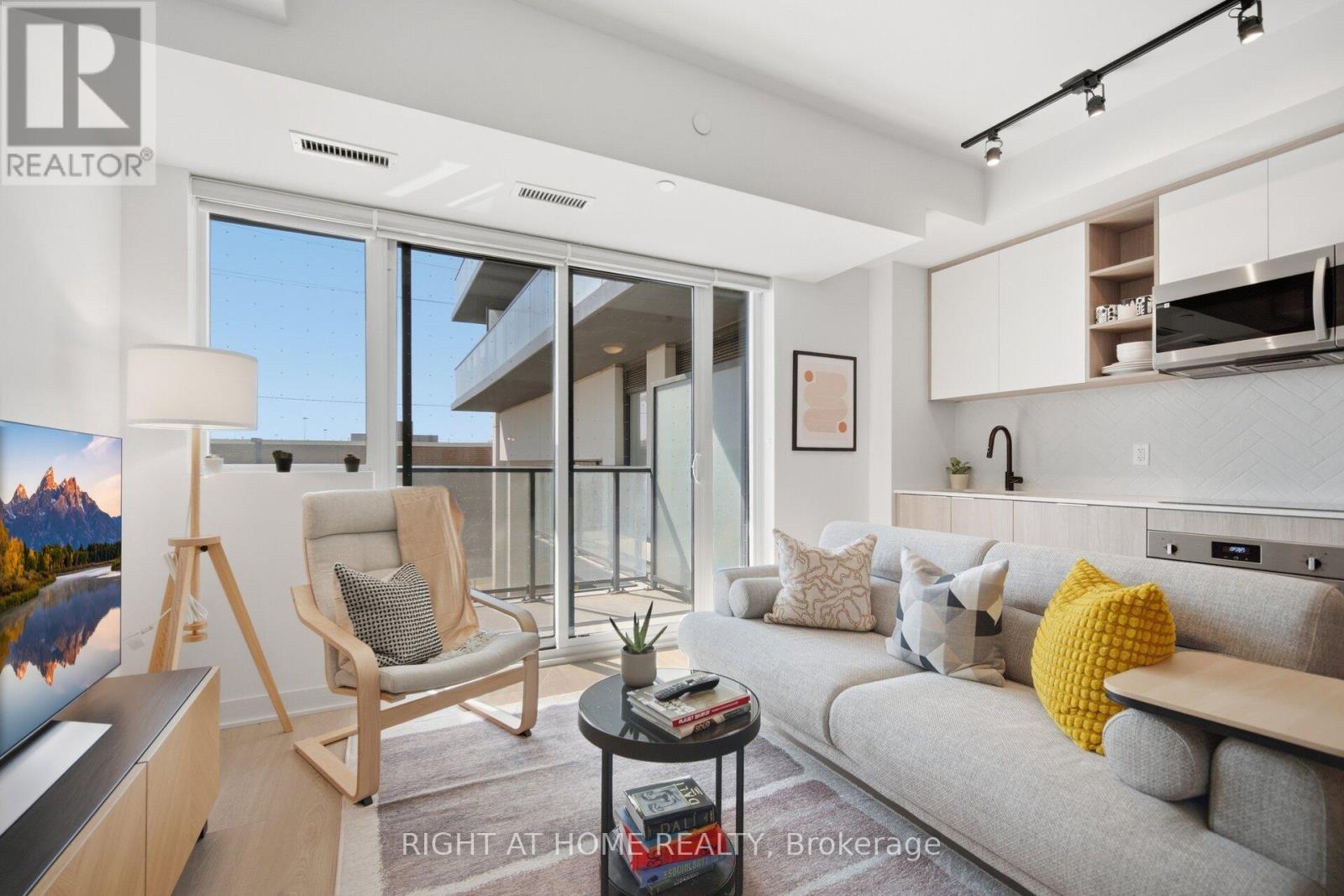 204 - 36 ZORRA STREET