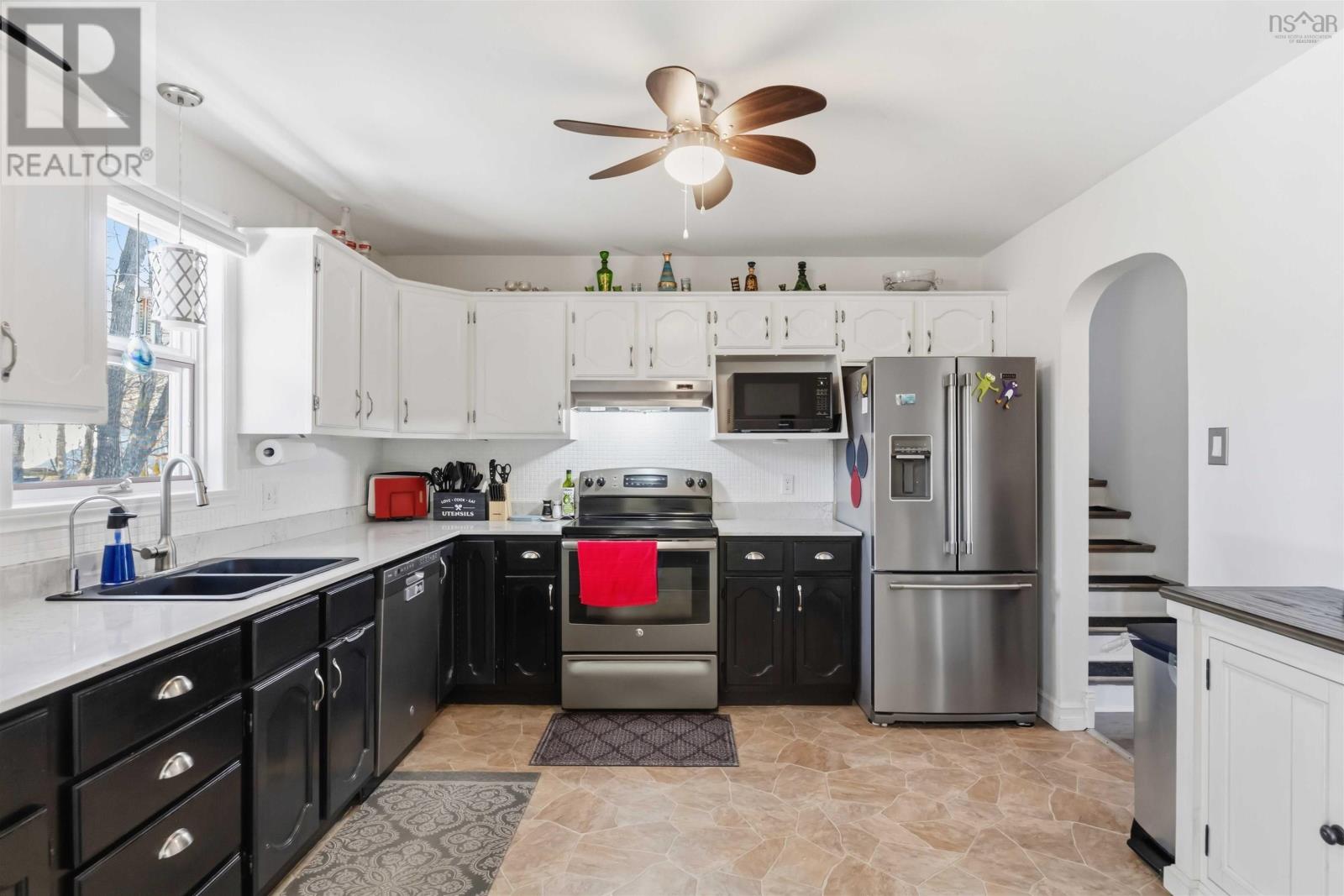 Property 10 of 45 of 909 Shawn Drive, Ravenwood