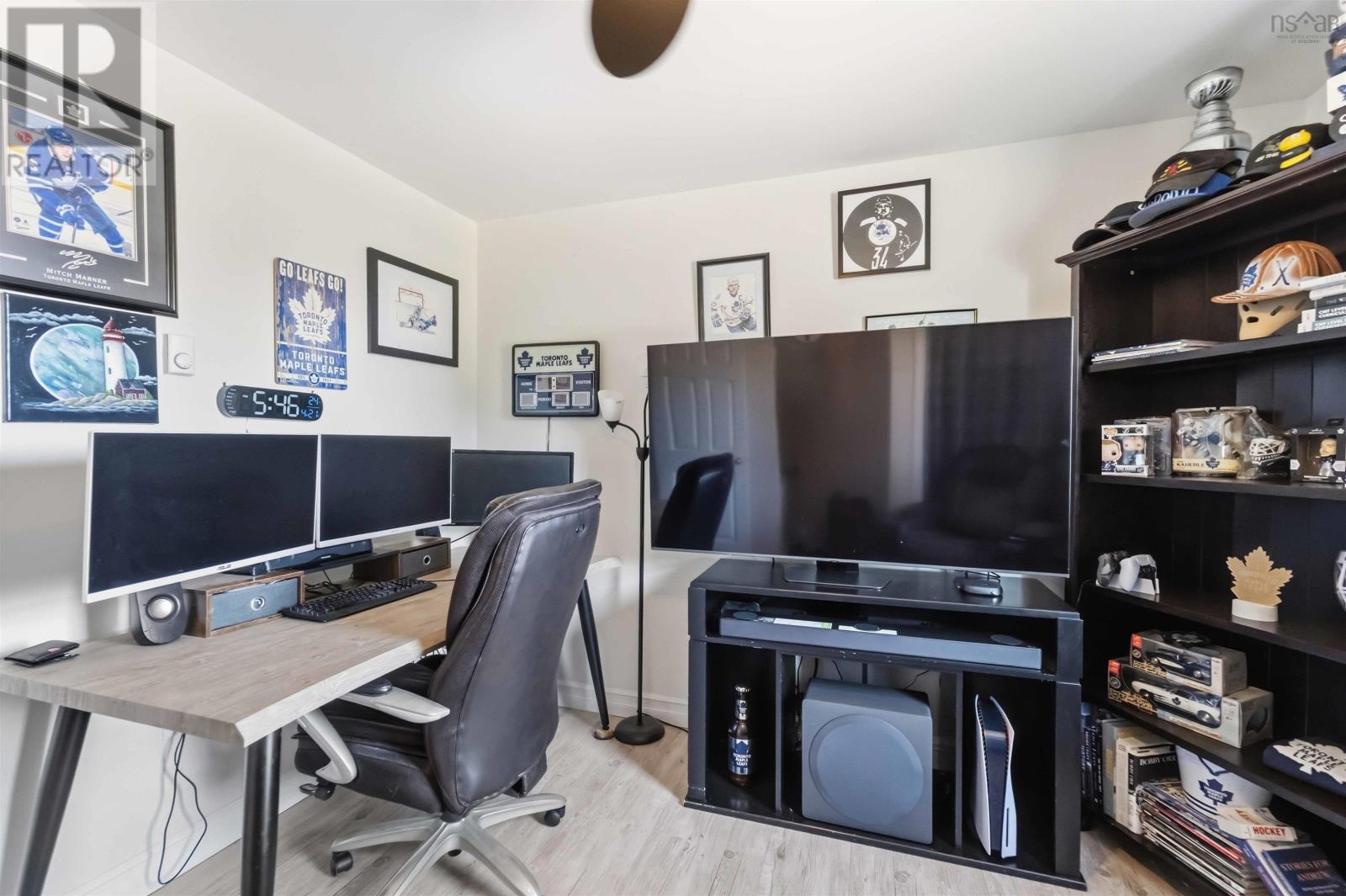 Property 18 of 45 of 909 Shawn Drive, Ravenwood