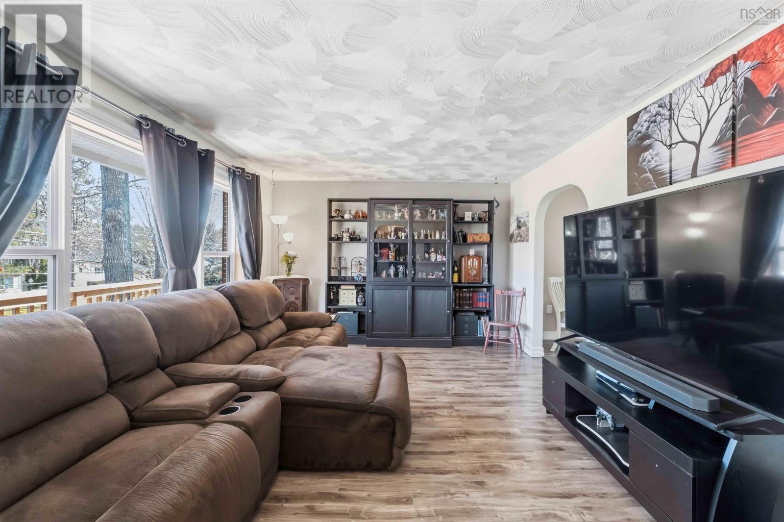 Property 7 of 45 of 909 Shawn Drive, Ravenwood