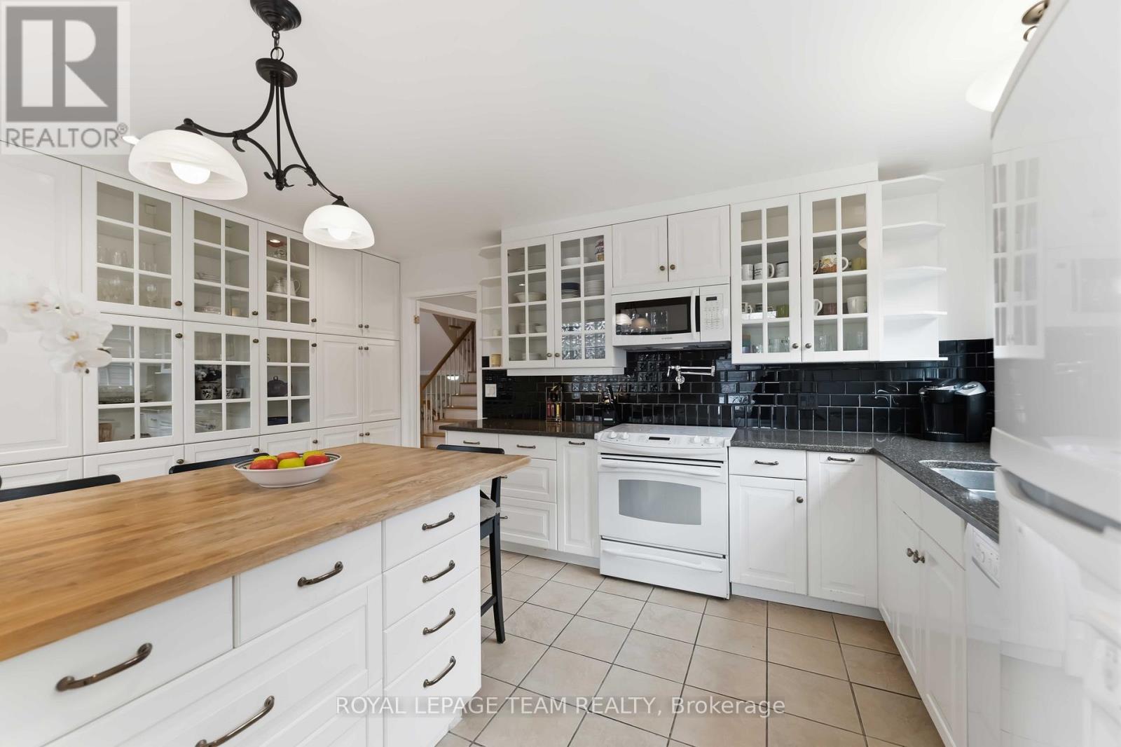 19 HACKETT STREET - 18