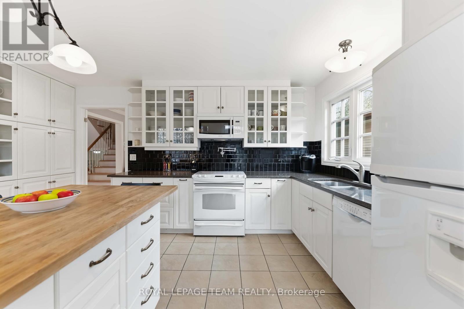 19 HACKETT STREET - 19