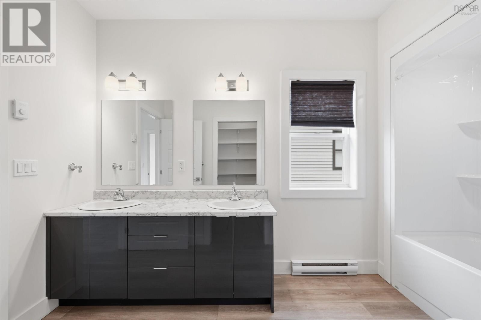 Property 18 of 32 of 72 Tyler Street