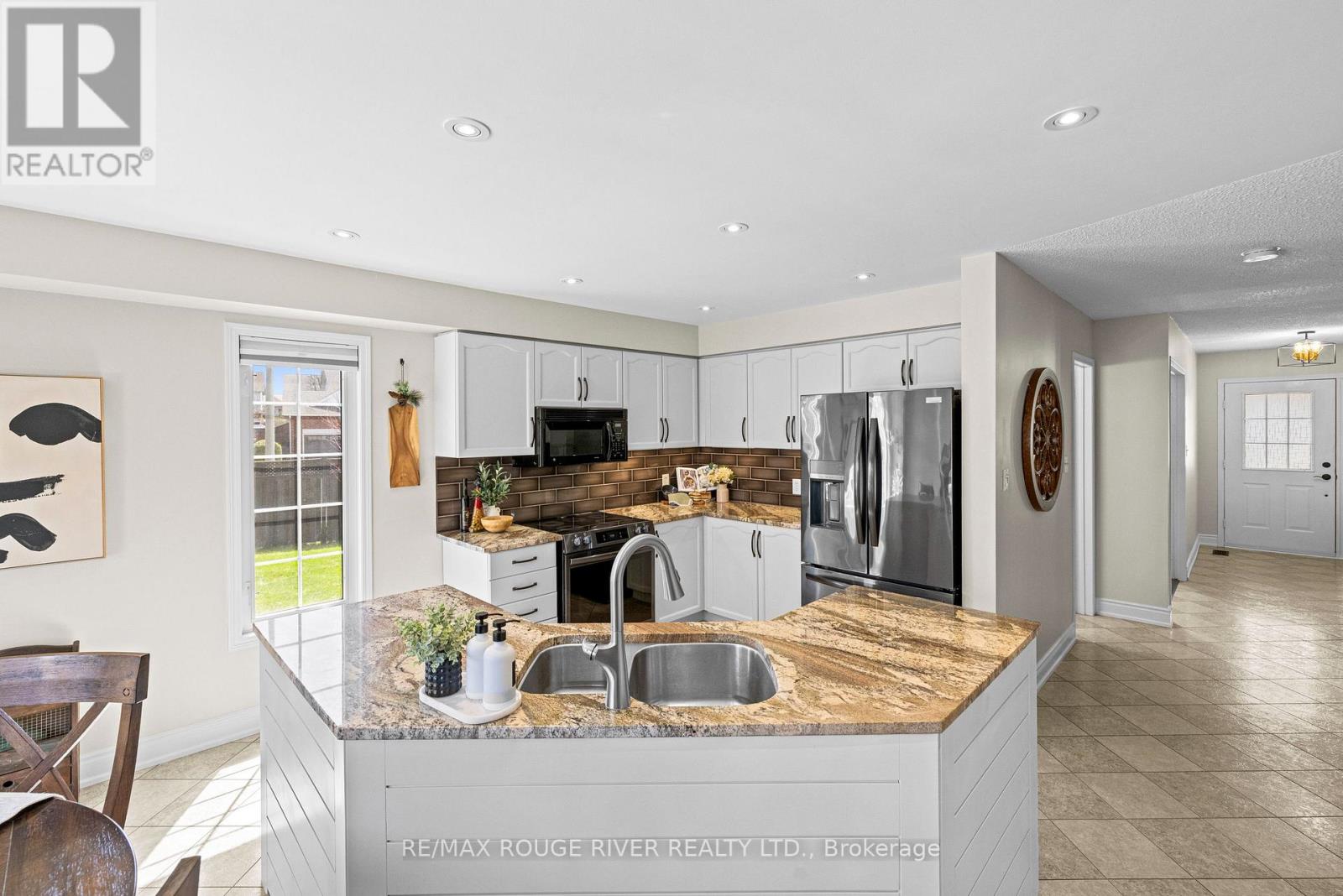 9 CLAYTON CRESCENT - 19