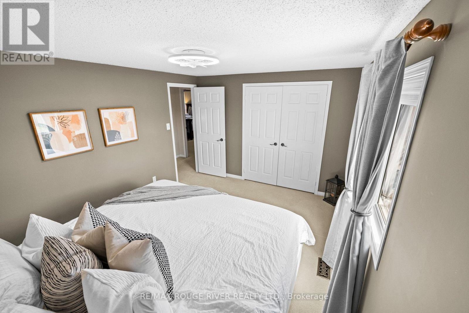 9 CLAYTON CRESCENT - 27