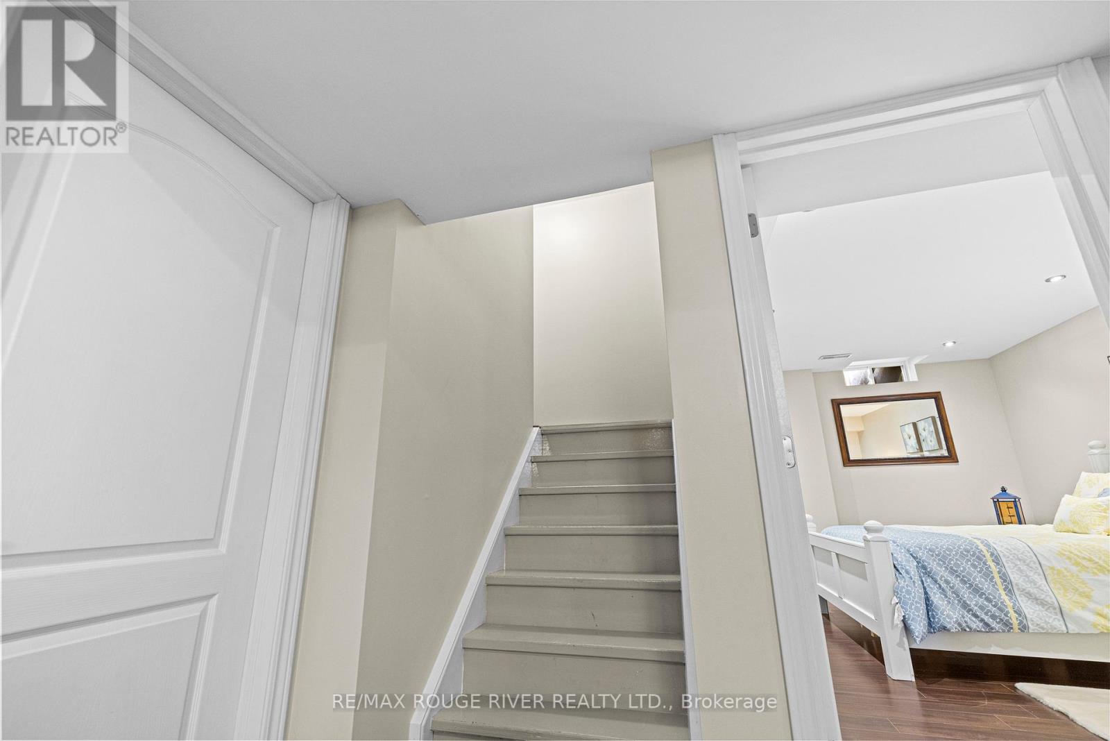 9 CLAYTON CRESCENT - 32