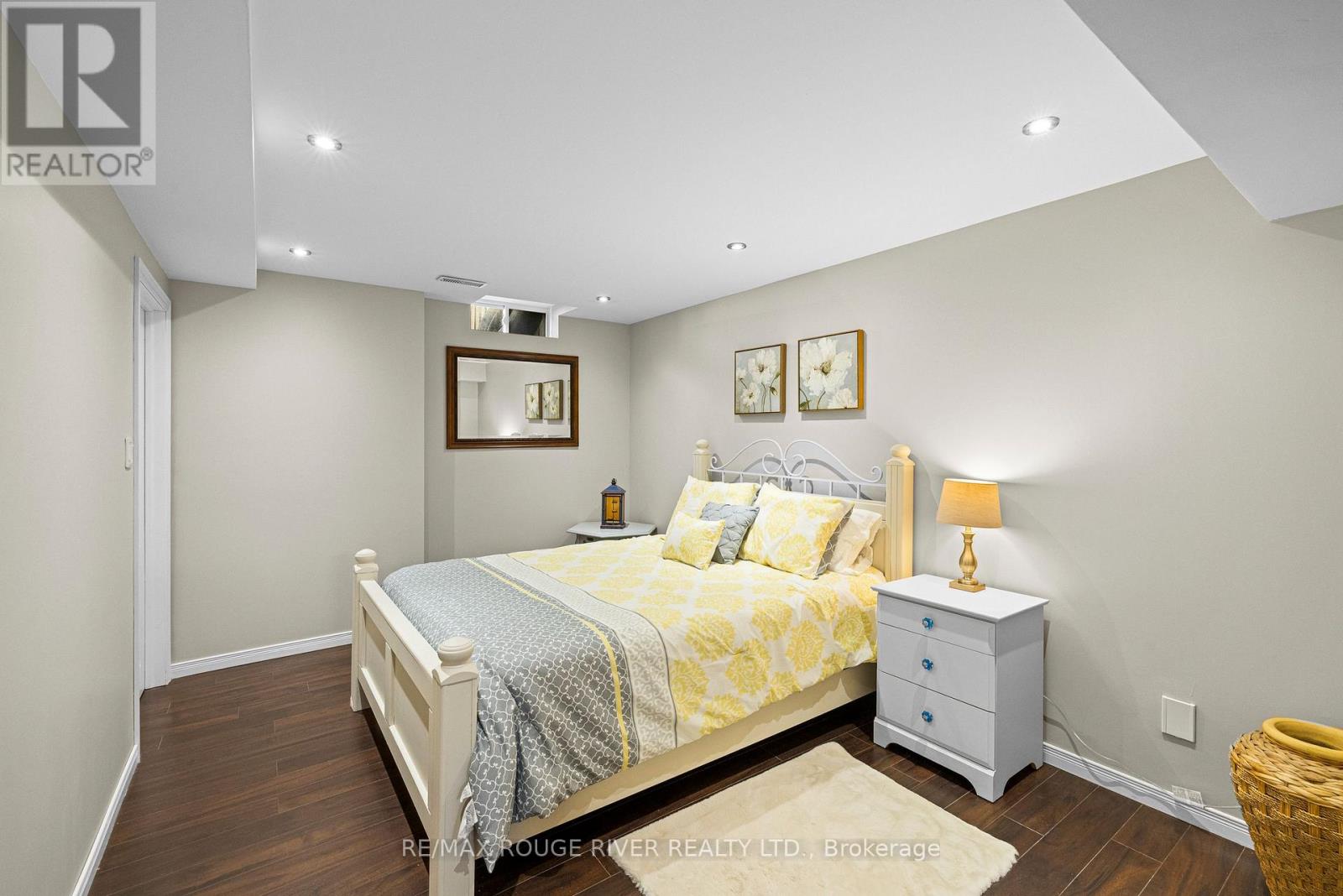 9 CLAYTON CRESCENT - 35
