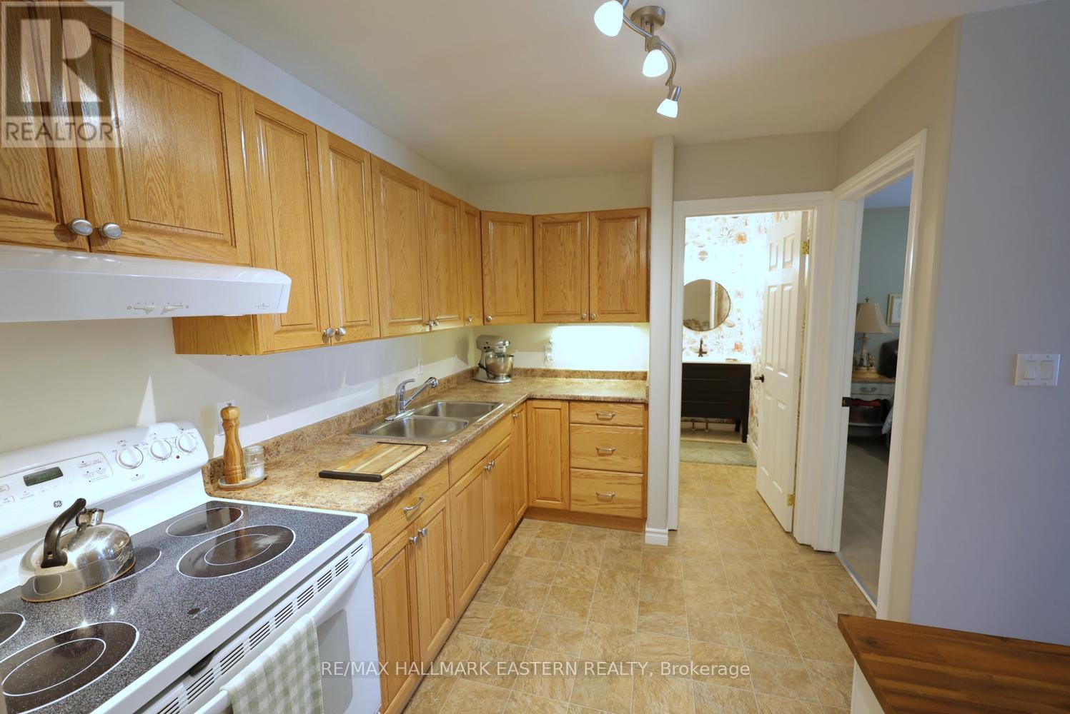 6 - 122 HOMEWOOD AVENUE — photo 8