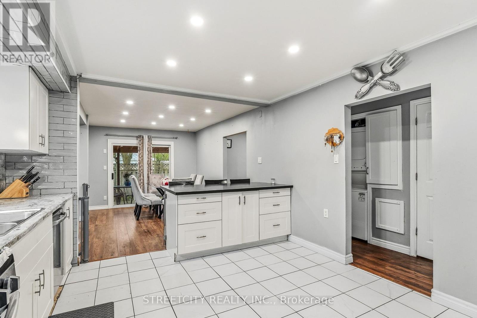 68 DOWNING CRESCENT Property Photo