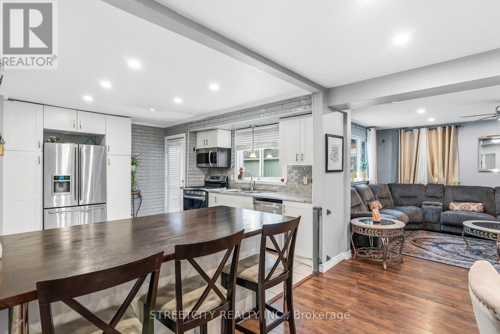 68 DOWNING CRESCENT Property Photo