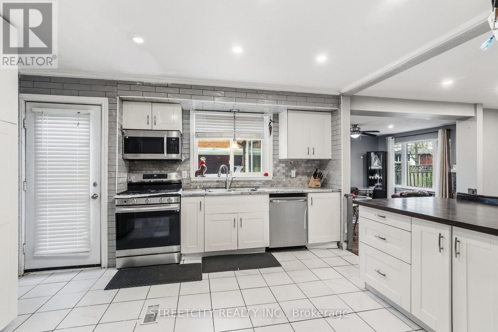 68 DOWNING CRESCENT Property Photo