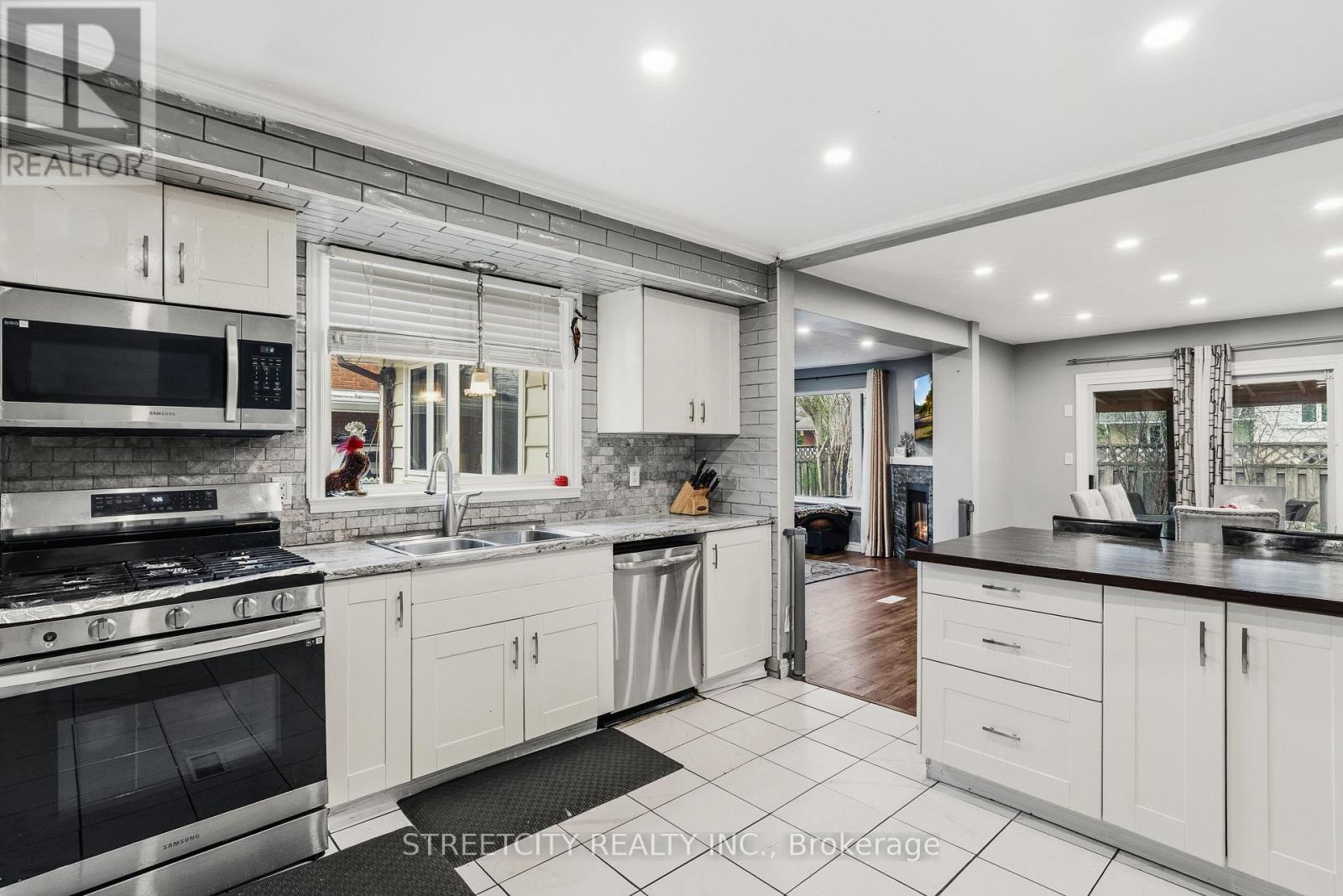 68 DOWNING CRESCENT Property Photo