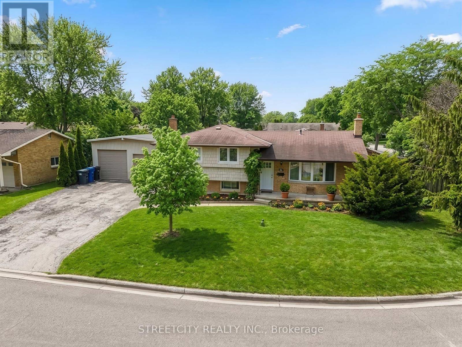 68 DOWNING CRESCENT Property Photo