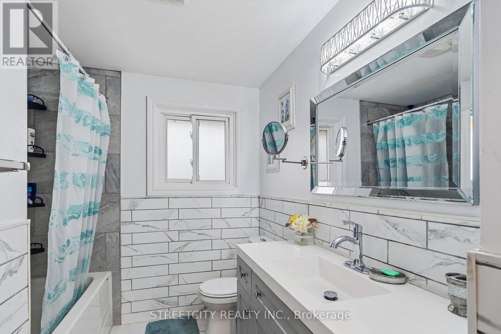 68 DOWNING CRESCENT Property Photo