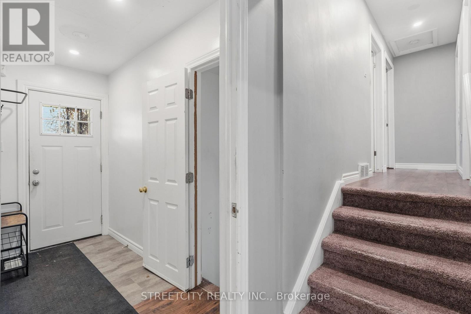 68 DOWNING CRESCENT Property Photo