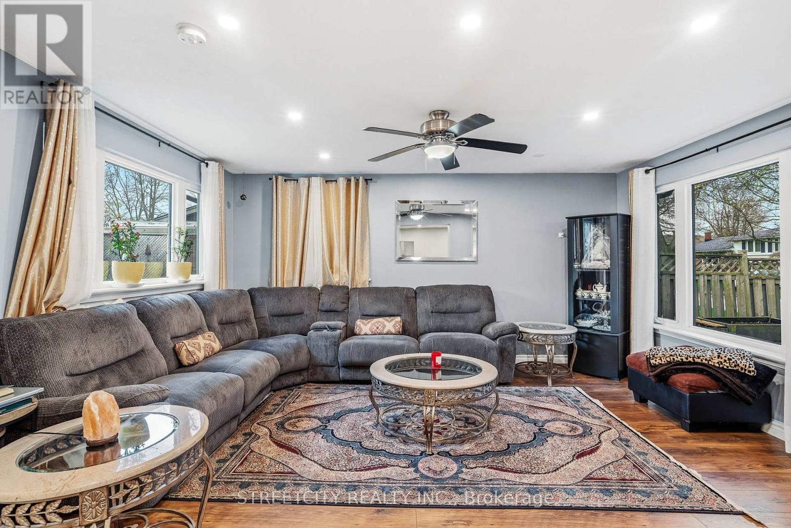 68 DOWNING CRESCENT Property Photo